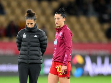 Jenni Hermoso y Montse Tomé, en un entrenamiento de la selección española