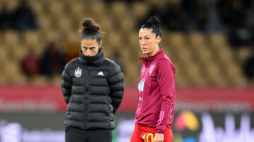 Jenni Hermoso y Montse Tomé, en un entrenamiento de la selección española