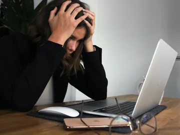 Mujer estresada Mujer estresada