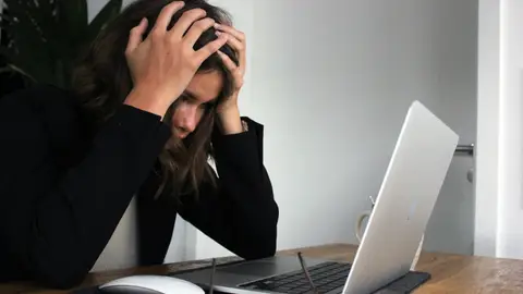 Mujer estresada Mujer estresada