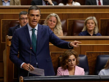 Pedro Sánchez durante la sesión de control