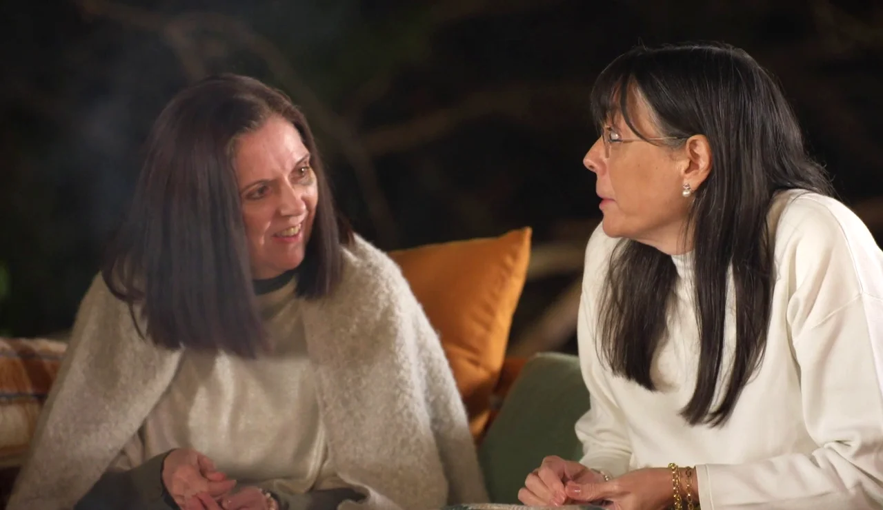 Marhya y Charo se apuñalan… con humor: “Hasta que se vaya ella o yo”