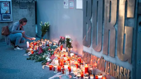 Localizan una bomba casera en el registro a la vivienda del tirador de la escuela de Austria Localizan una bomba casera en el registro a la vivienda del tirador de la escuela de Austria