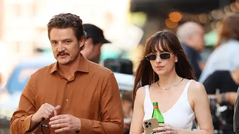 Dakota Johnson y Pedro Pascal Dakota Johnson y Pedro Pascal