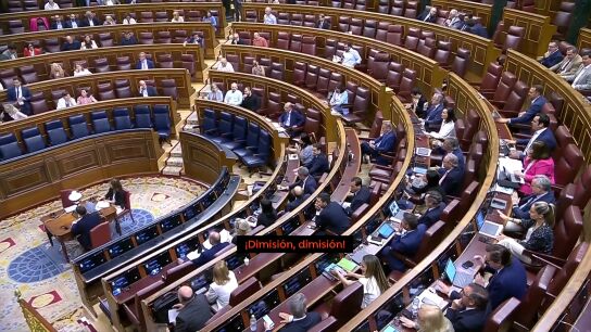 As&iacute; han recibido a Santos Cerd&aacute;n en el Congreso de los Diputados