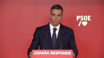 Pedro Sánchez compareciendo en Ferraz, sede del PSOE 