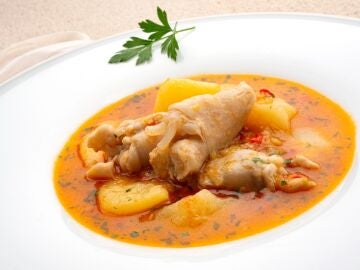 ¡Fuente de colágeno para la piel! Arguiñano elabora unas manitas de cordero con patatas: "Una receta súper barata y riquísima"