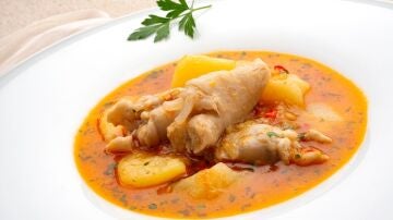 ¡Fuente de colágeno para la piel! Arguiñano elabora unas manitas de cordero con patatas: "Una receta súper barata y riquísima"