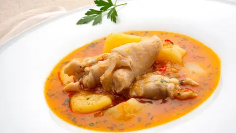 ¡Fuente de colágeno para la piel! Arguiñano elabora unas manitas de cordero con patatas: "Una receta súper barata y riquísima" ¡Fuente de colágeno para la piel! Arguiñano elabora unas manitas de cordero con patatas: "Una receta súper barata y riquísima"