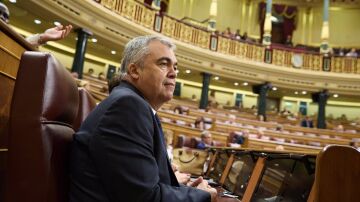 Los diputados del PP reciben a Santos Cerdán en el Congreso con gritos de "dimisión"