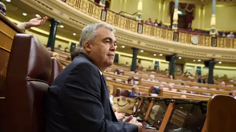 Los diputados del PP reciben a Santos Cerdán en el Congreso con gritos de "dimisión" Los diputados del PP reciben a Santos Cerdán en el Congreso con gritos de "dimisión"