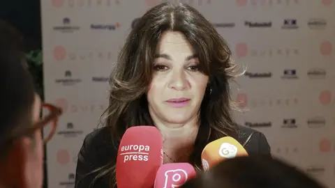 Fabiola Martínez haciendo declaraciones a la prensa Fabiola Martínez haciendo declaraciones a la prensa
