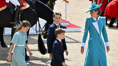 Kate Middleton y sus hijos, Charlotte, Louis y George en Trooping the Colour Kate Middleton y sus hijos, Charlotte, Louis y George en Trooping the Colour