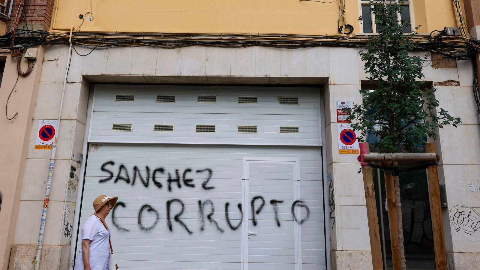 Aparecen pintadas de 