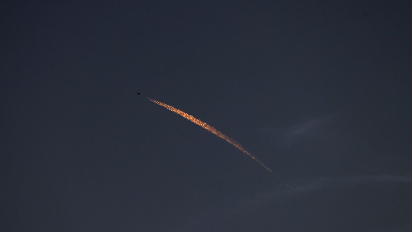 Israel lanza nuevos ataques contra Irán dirigidos a un hangar de cazas de combate