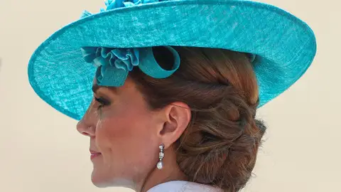 Kate Middleton luce los pendientes de Isabel II Kate Middleton luce los pendientes de Isabel II