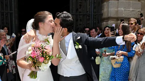 Leticia Fernández y Piergiacomo Agostini saliendo de su boda Leticia Fernández y Piergiacomo Agostini saliendo de su boda