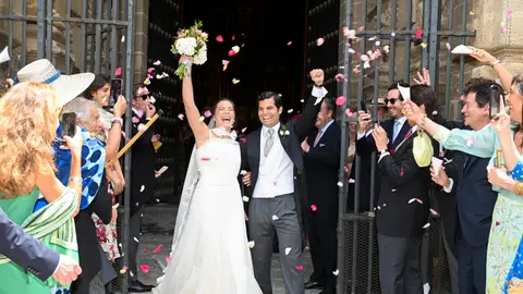 Leticia Fernández y Piergiacomo Agostini saliendo de su boda Leticia Fernández y Piergiacomo Agostini saliendo de su boda
