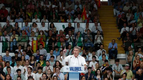 Feijóo: "Sánchez lo sabía y miró para otro lado. Tiene que irse por cómplice y mentiroso" Feijóo: "Sánchez lo sabía y miró para otro lado. Tiene que irse por cómplice y mentiroso"