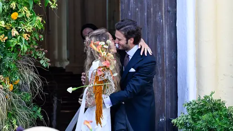 Belén Écija y Jaime Sánchez saliendo de su boda Belén Écija y Jaime Sánchez saliendo de su boda