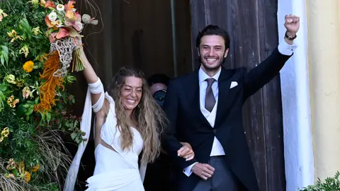 Belén Écija y Jaime Sánchez saliendo de su boda Belén Écija y Jaime Sánchez saliendo de su boda