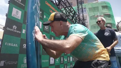 El surfista Aitor Francesena, conocido como 'Gallo' El surfista Aitor Francesena, conocido como 'Gallo'