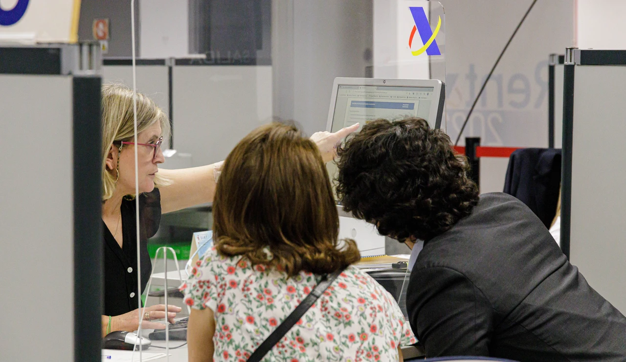 Atención presencial en una oficina de la Agencia Tributaria