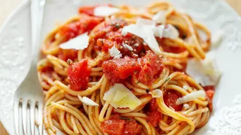 Pasta con salsa amatriciana Pasta con salsa amatriciana