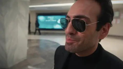 Evren se convierte en Timur en su peor pesadilla y Bahar lo desprecia Evren se convierte en Timur en su peor pesadilla y Bahar lo desprecia