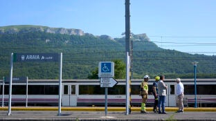 Fallece una joven electrocutada por la catenaria del tren en una estaci&oacute;n de &Aacute;lava