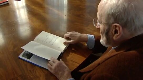 Efem&eacute;rides de hoy 23 de junio de 2025: Nace &Aacute;lvaro Pombo