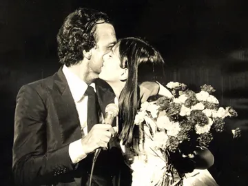 Chábeli Iglesias junto a su padre Julio Iglesias Chábeli Iglesias junto a su padre Julio Iglesias