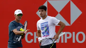 Carlos Alcaraz y su entrenador Samuel Lopez en las instalaciones de Queen's Carlos Alcaraz y su entrenador Samuel Lopez en las instalaciones de Queen's