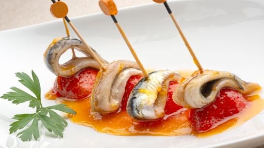 Bocados de anchoa y fresa