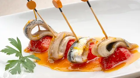 Bocados de anchoa y fresa Bocados de anchoa y fresa