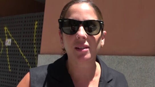 Anabel Pantoja haciendo declaraciones a la prensa