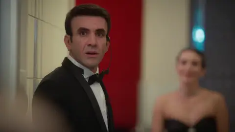 Renacer 17 de junio El escándalo de la noche estalla con Timur: todos creen que Bahar quiere volver con él Renacer 17 de junio El escándalo de la noche estalla con Timur: todos creen que Bahar quiere volver con él