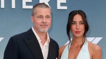 Brad Pitt y su novia Ines de Ramon en la premiere de F1 en Nueva York