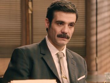 Don Pedro intenta camelarse a Joaqu&iacute;n invit&aacute;ndole a la cena del c&iacute;rculo de empresarios
