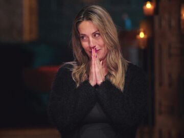 Carlos consigue el destierro de Anuska sin el voto de Paula, que decide ser fiel a su madre 