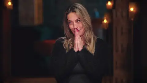 Carlos consigue el destierro de Anuska sin el voto de Paula, que decide ser fiel a su madre Carlos consigue el destierro de Anuska sin el voto de Paula, que decide ser fiel a su madre