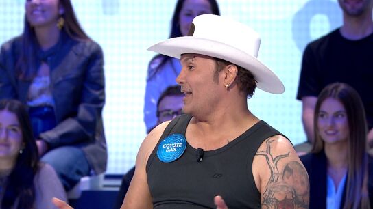 Coyote Dax sorprende con su gui&ntilde;o a M&eacute;xico y un gesto que desata risas 