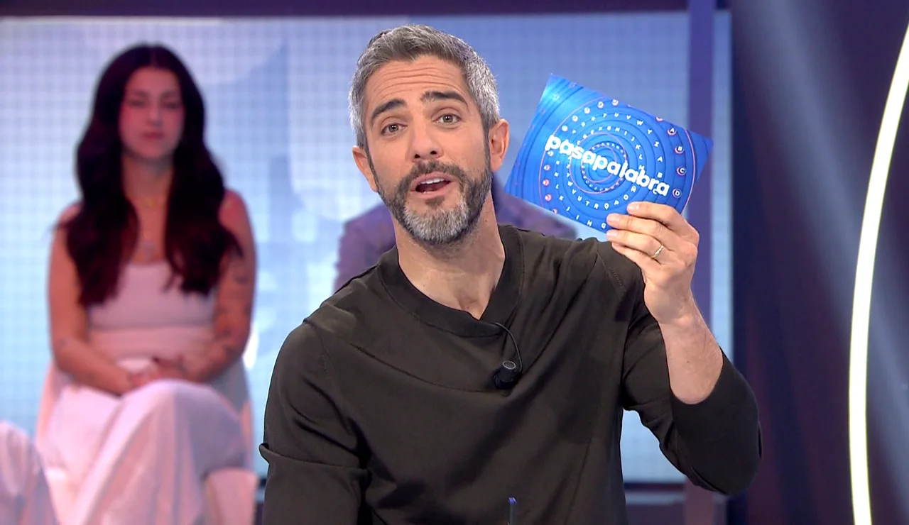 El lío de papeles de Roberto Leal: “Estas cosas de la tele se tienen que saber”