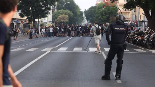 Trabajadores en huelga del sector del metal se manifiestan por la avenida principal de C&aacute;diz