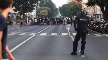 Trabajadores en huelga del sector del metal se manifiestan por la avenida principal de Cádiz