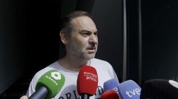 El exministro Ábalos en el registro de su vivienda