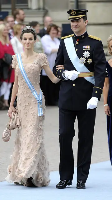 Letizia y Felipe en la boda de Victoria de Suecia Letizia y Felipe en la boda de Victoria de Suecia