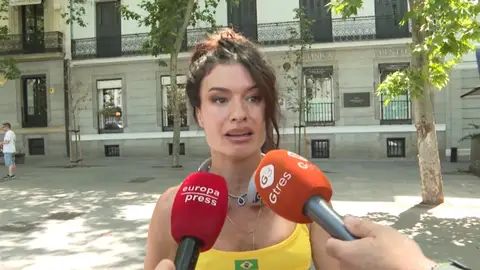 Madame de Rosa atendiendo a la prensa en Madrid Madame de Rosa atendiendo a la prensa en Madrid