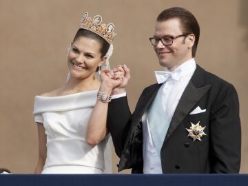 Victoria de Suecia y Daniel Westling en su boda