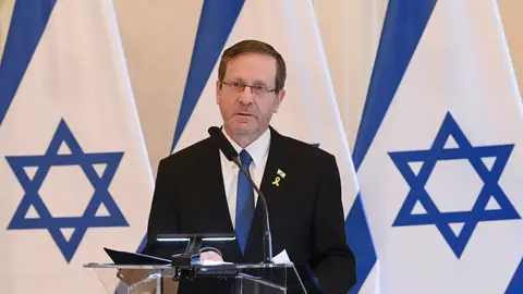 Irán bombardea un hospital israelí. Irán bombardea un hospital israelí.